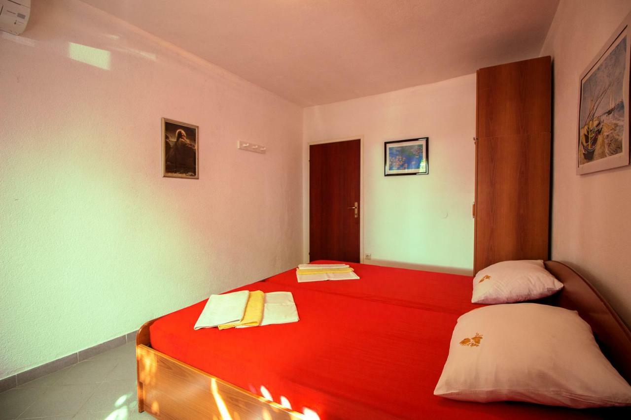 Mrkonjic Branko & Marija Apartmani Omis Luaran gambar