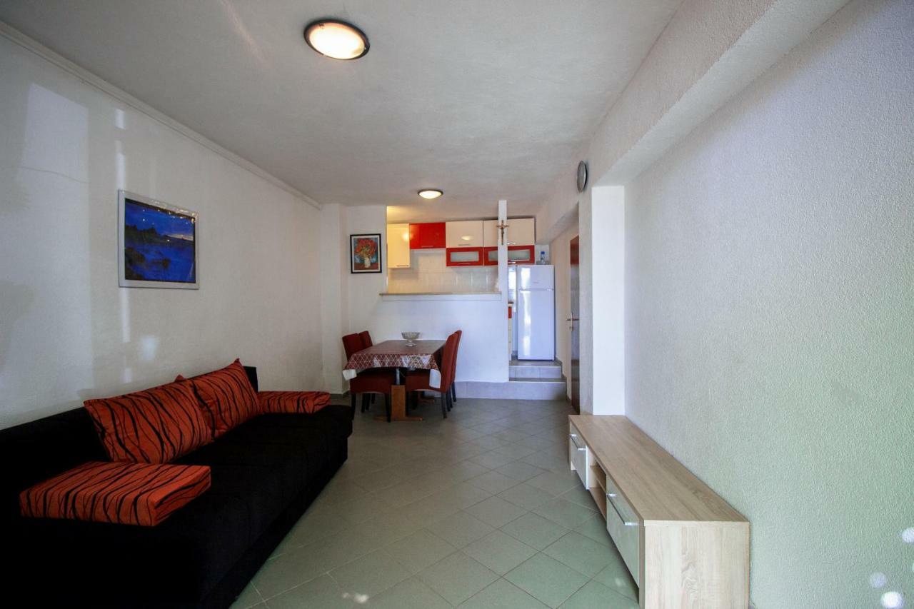 Mrkonjic Branko & Marija Apartmani Omis Luaran gambar