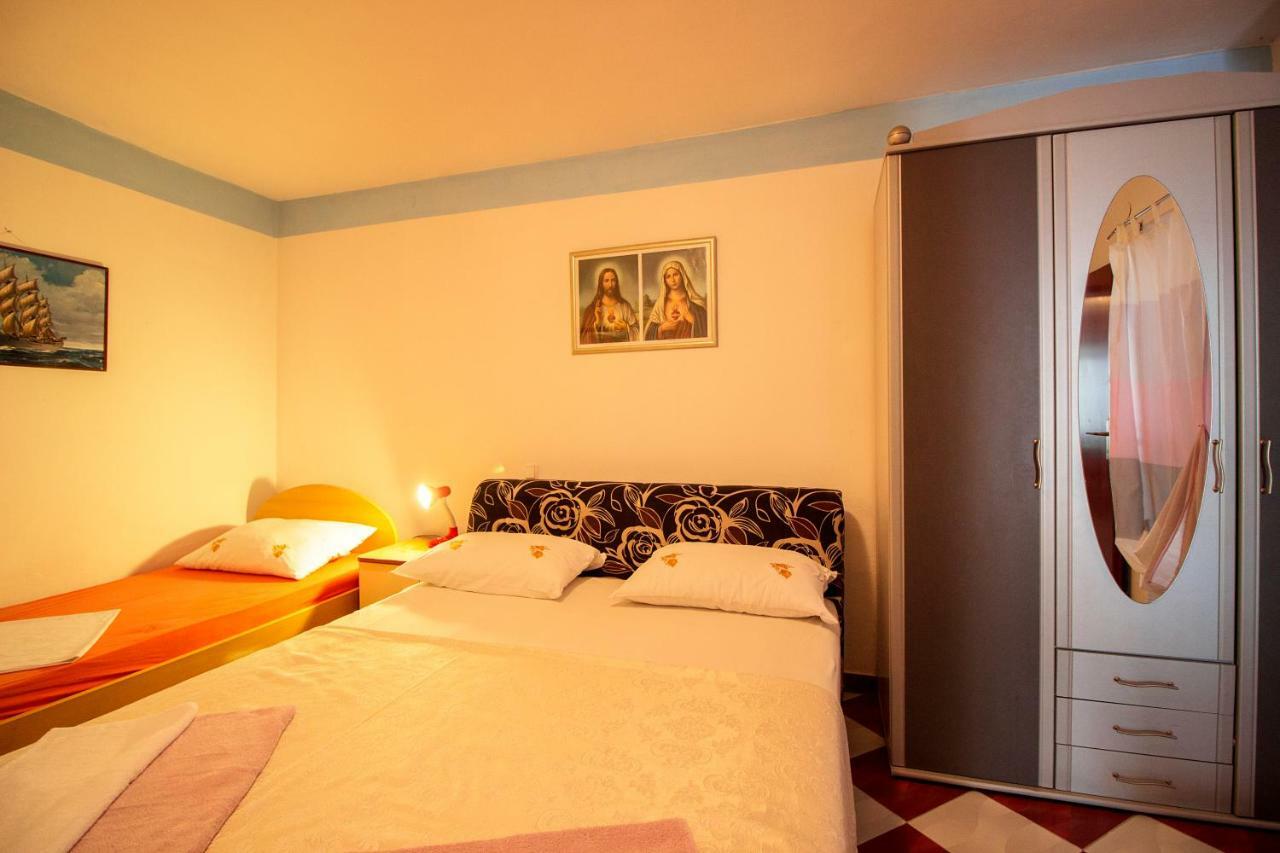 Mrkonjic Branko & Marija Apartmani Omis Luaran gambar