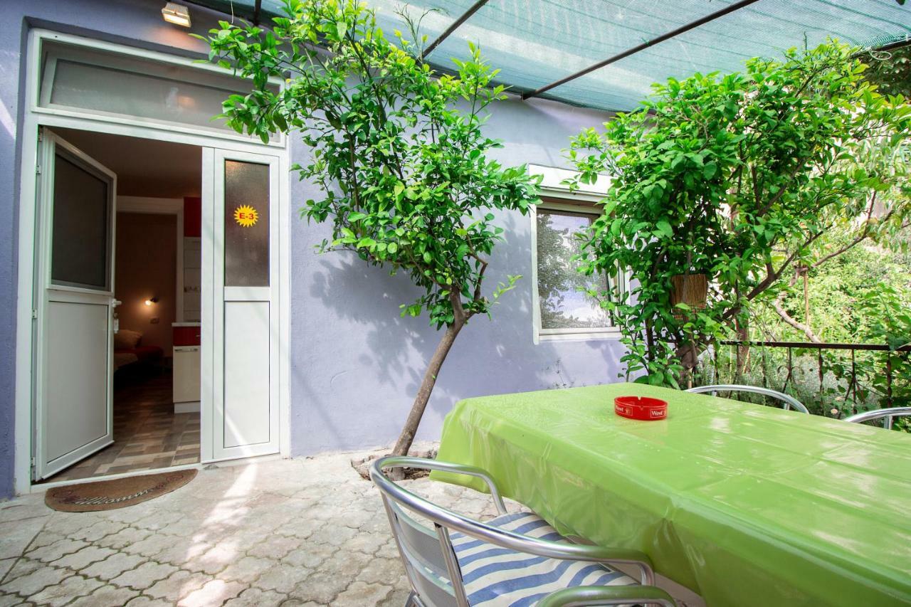 Mrkonjic Branko & Marija Apartmani Omis Luaran gambar
