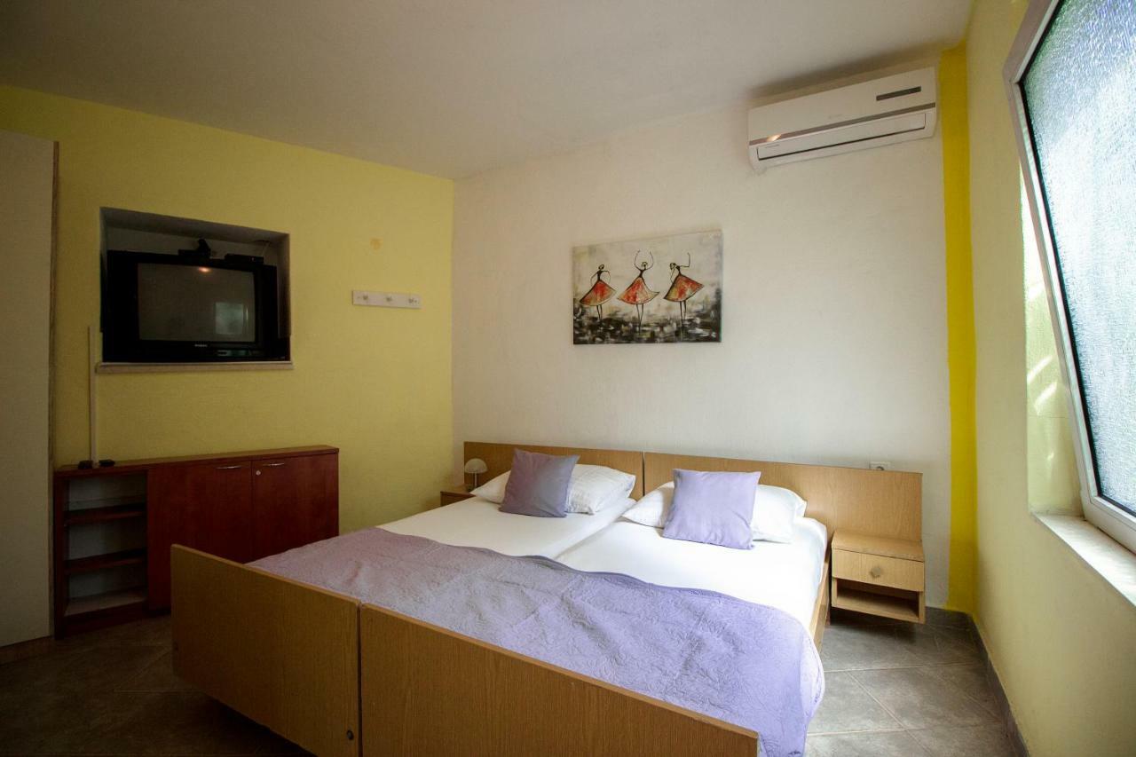 Mrkonjic Branko & Marija Apartmani Omis Luaran gambar