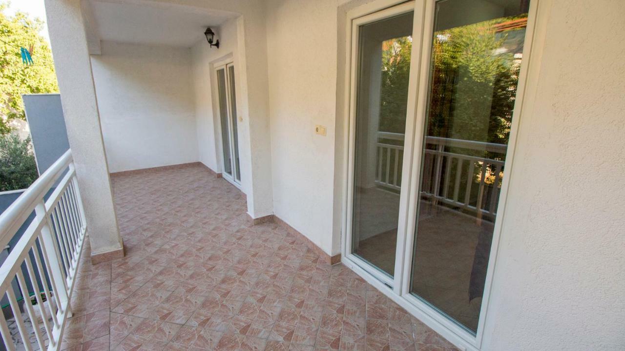 Mrkonjic Branko & Marija Apartmani Omis Luaran gambar