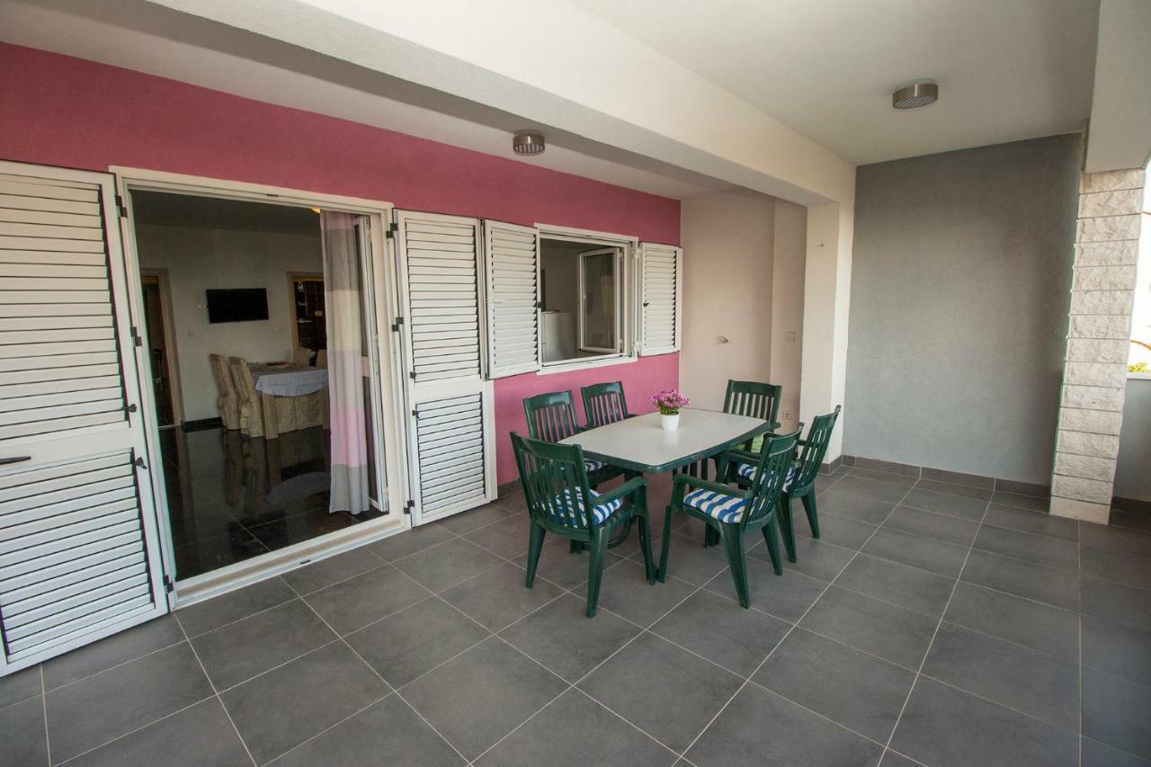 Mrkonjic Branko & Marija Apartmani Omis Luaran gambar