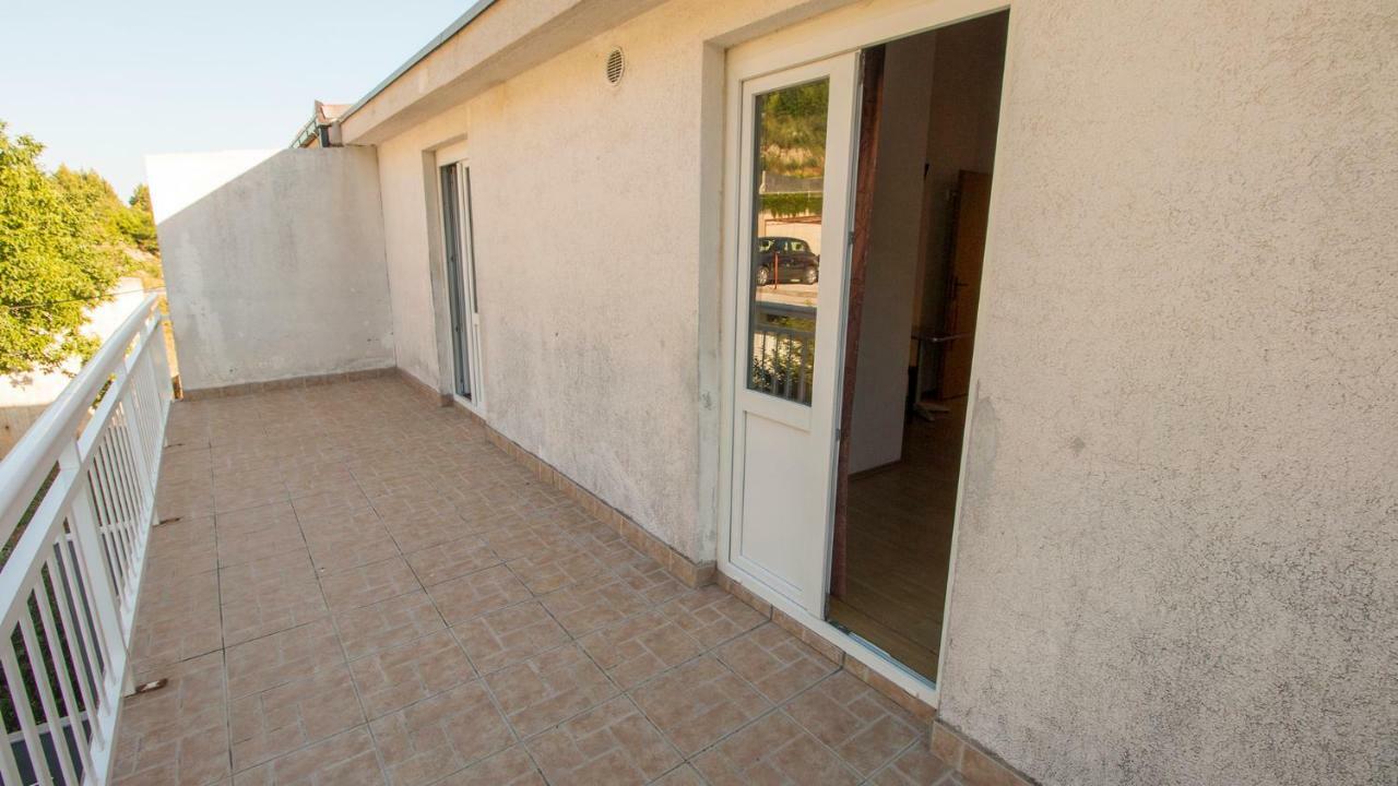 Mrkonjic Branko & Marija Apartmani Omis Luaran gambar