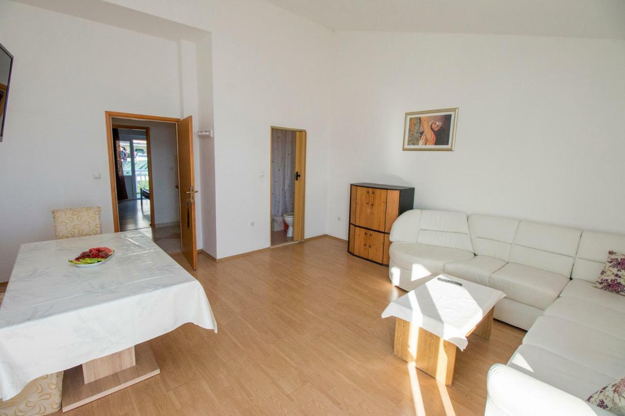 Mrkonjic Branko & Marija Apartmani Omis Luaran gambar