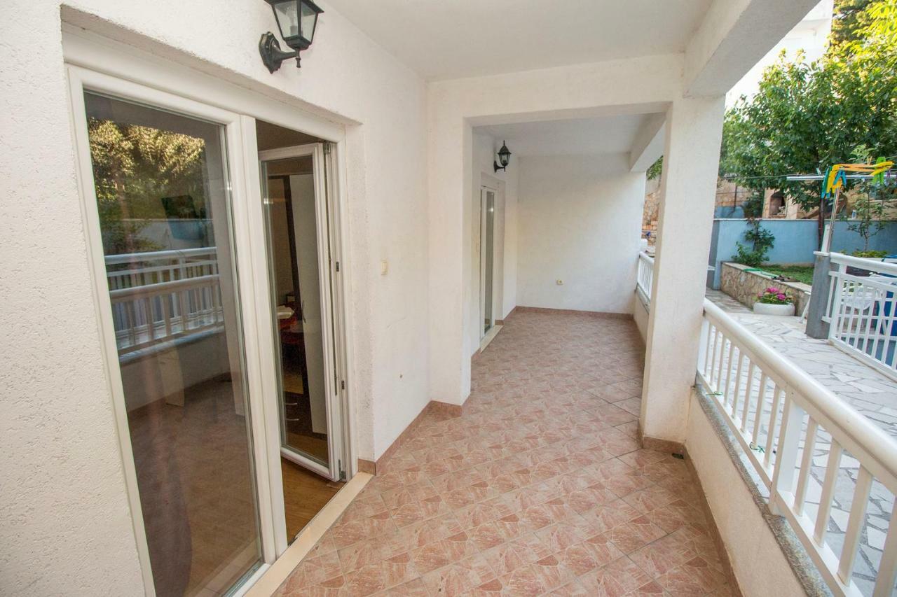 Mrkonjic Branko & Marija Apartmani Omis Luaran gambar