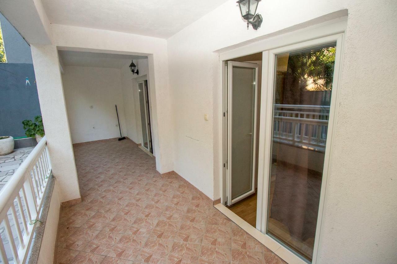 Mrkonjic Branko & Marija Apartmani Omis Luaran gambar