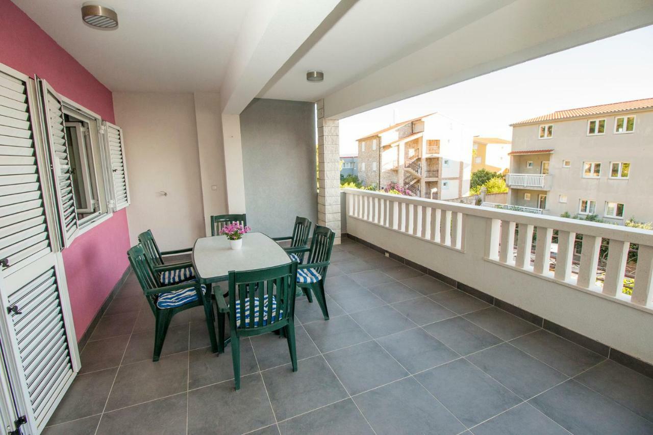 Mrkonjic Branko & Marija Apartmani Omis Luaran gambar